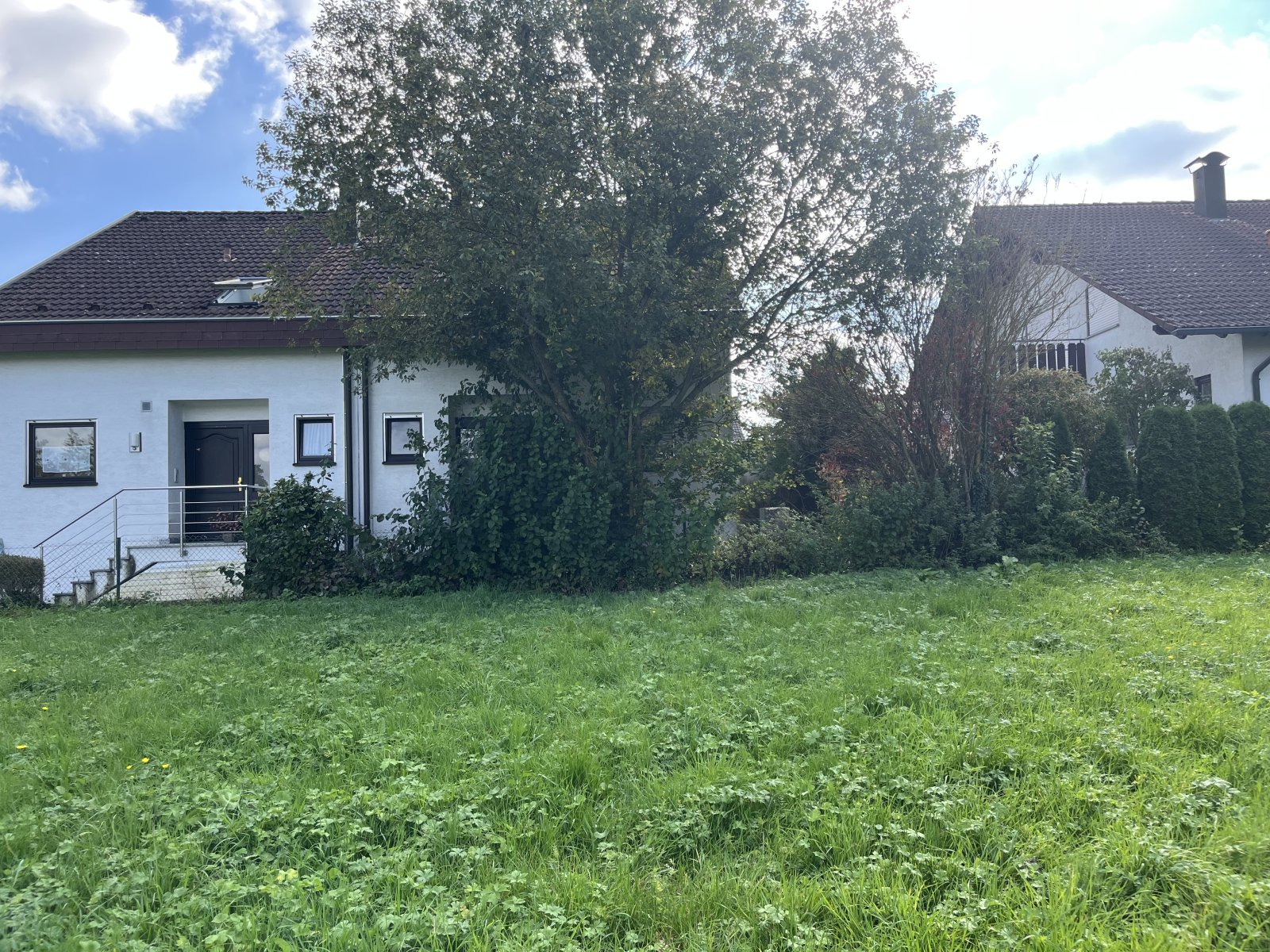 Sifi-Hinterweil: Solide Doppelhaushälfte in ruhiger, sonniger Lage