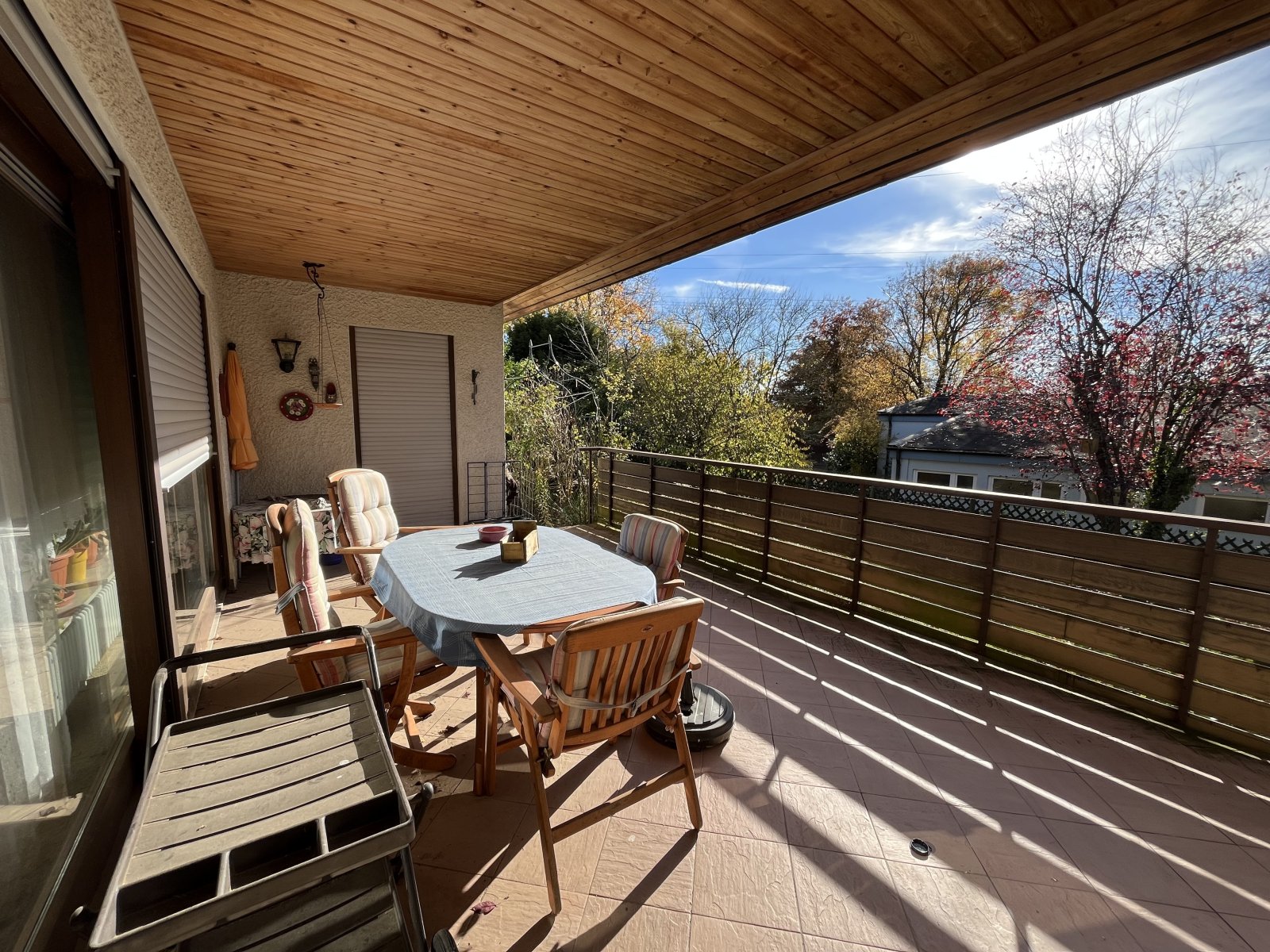 Sifi: Großzügiges 1-2 Familienhaus am Waldrand