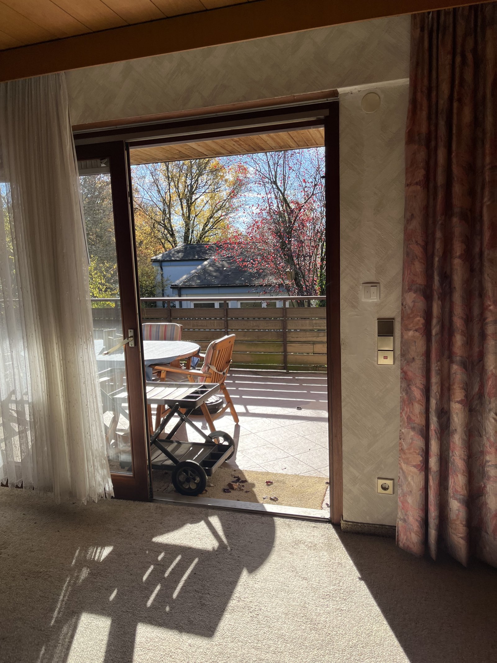 Sifi: Großzügiges 1-2 Familienhaus am Waldrand