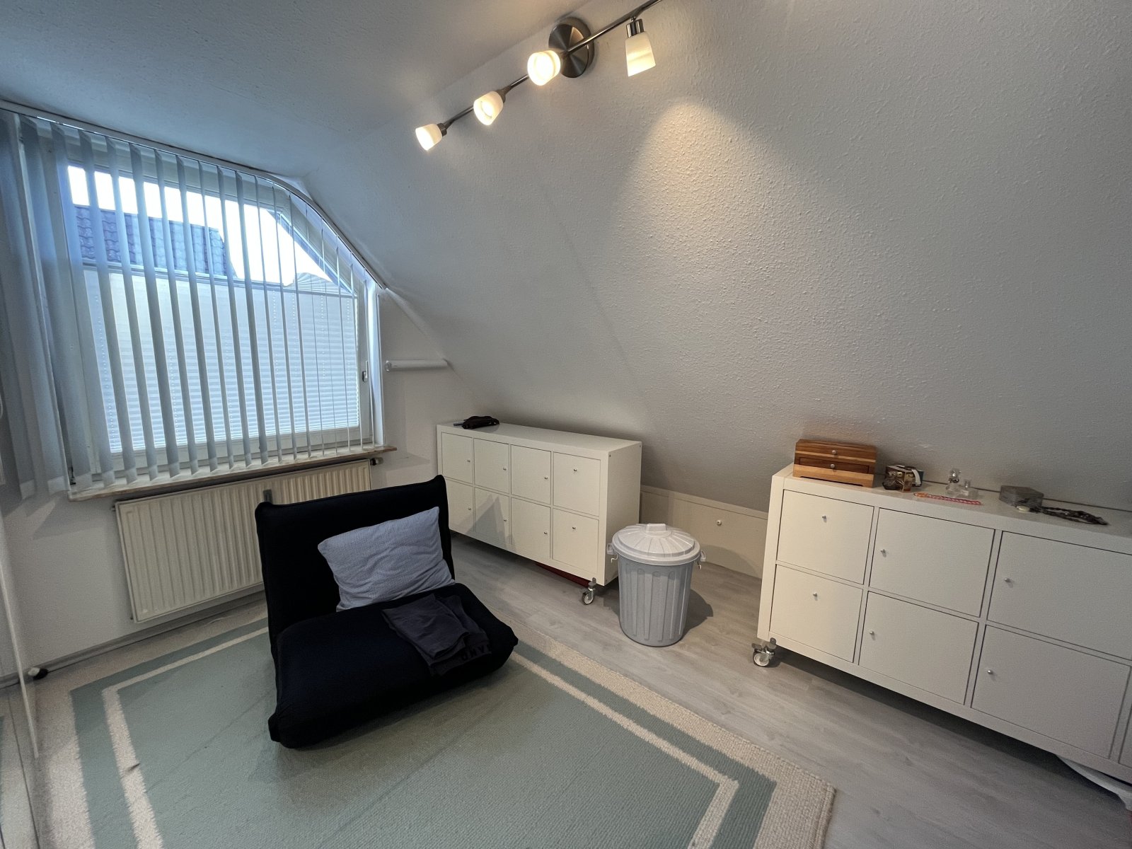 Aidlingen: Sonnige, zentrumsnahe 2,5 Zimmer-Maisonettewohnung