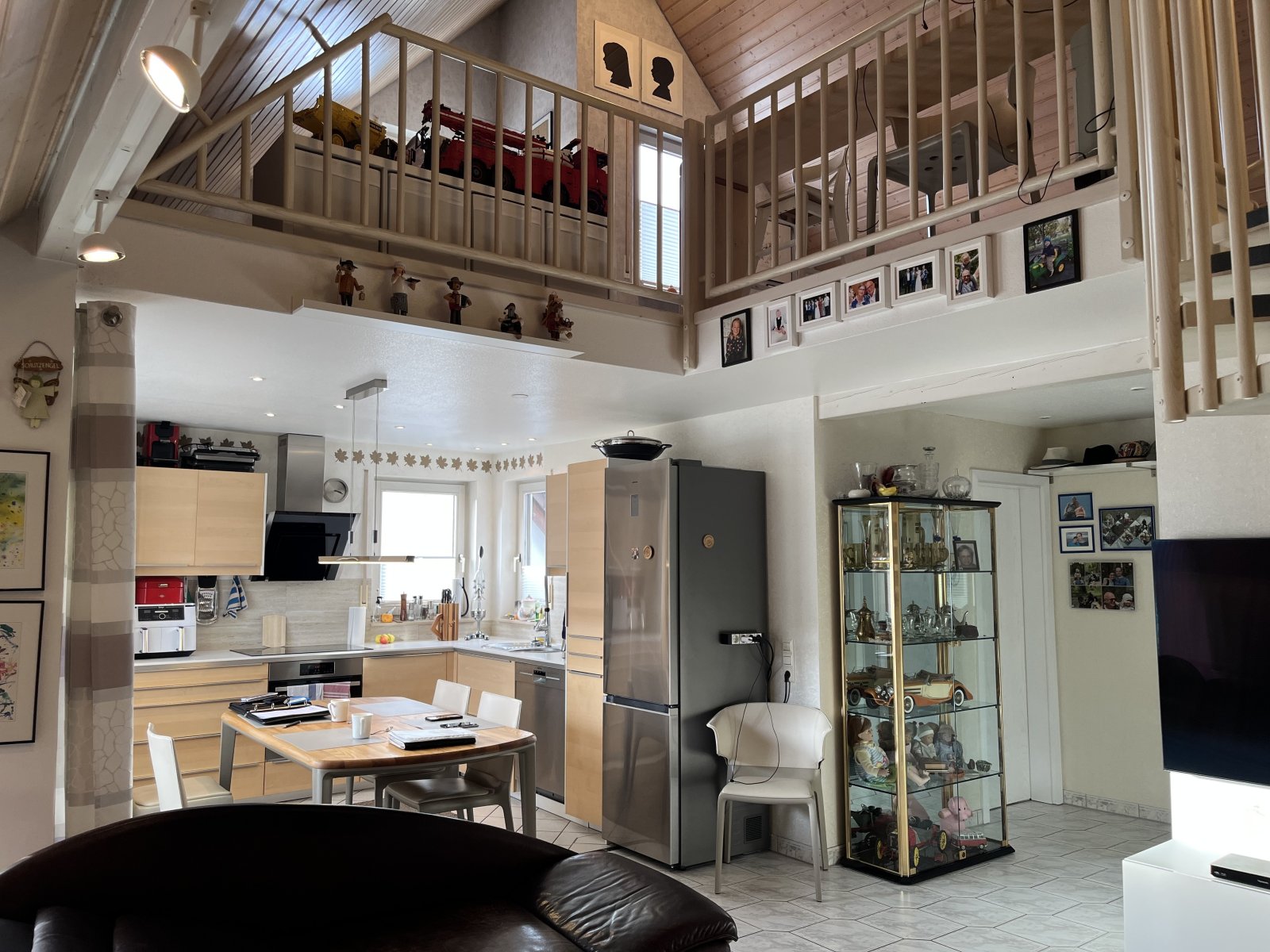 Aidlingen: Sonnige, zentrumsnahe 2,5 Zimmer-Maisonettewohnung