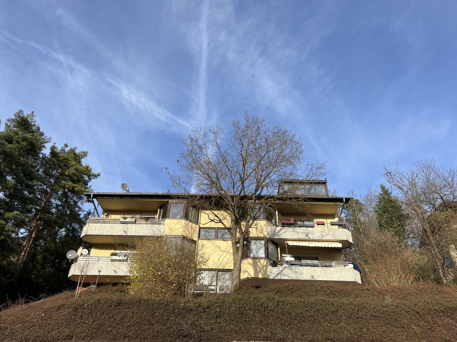 Aidlingen: Aidl.-Deufringen: 3-ZW mit Fernblick und 2 Carports 