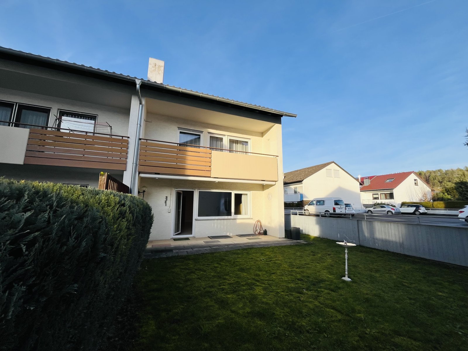 Aidlingen: Gepflegte Doppelhaushälfte mit ausgebautem DG