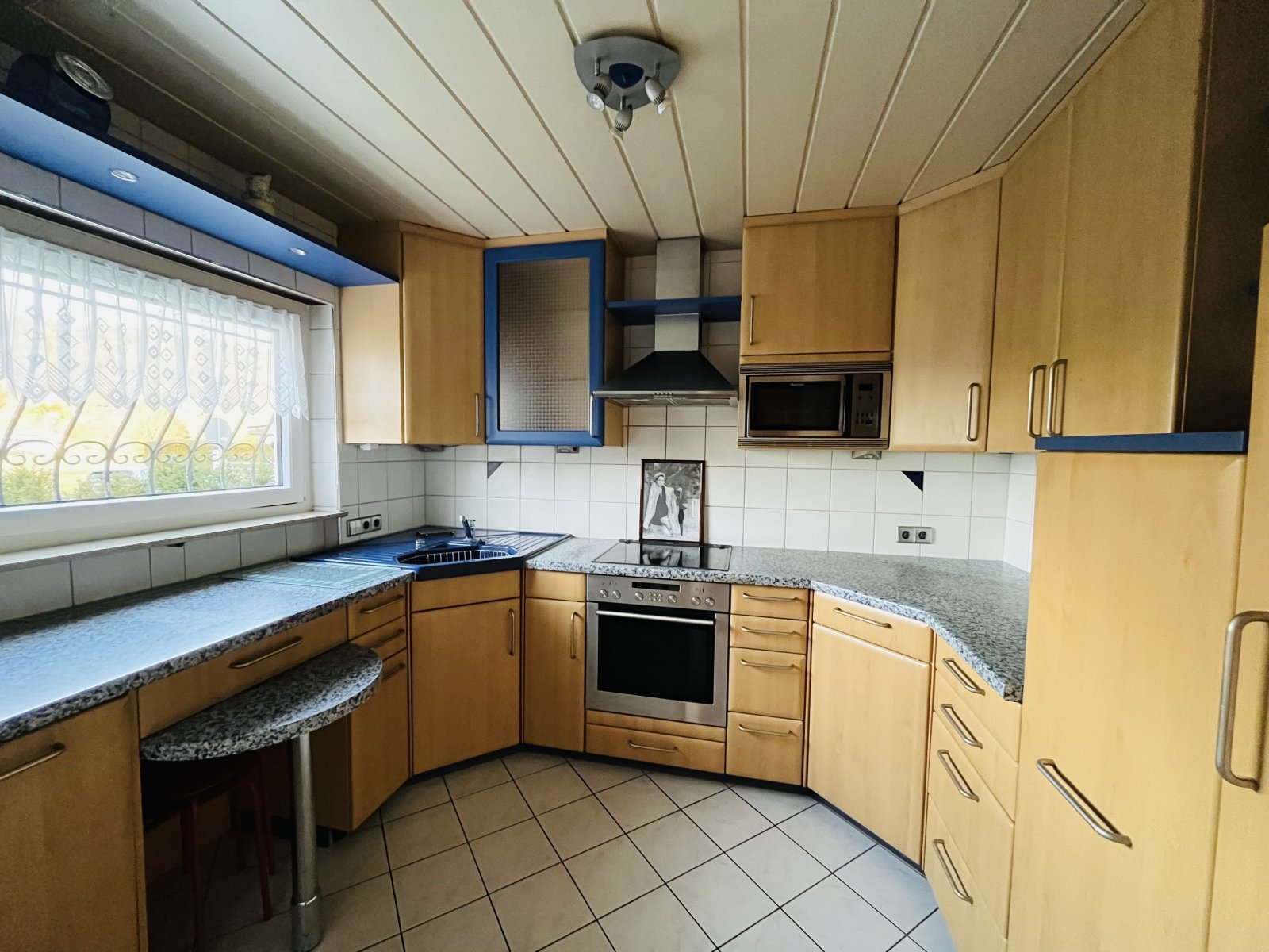 Aidlingen: Gepflegte Doppelhaushälfte mit ausgebautem DG