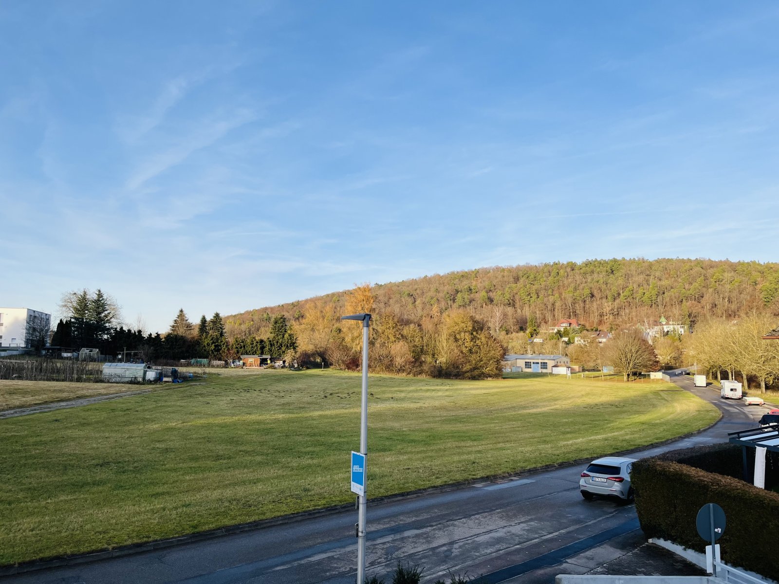 Aidlingen: Gepflegte Doppelhaushälfte mit ausgebautem DG