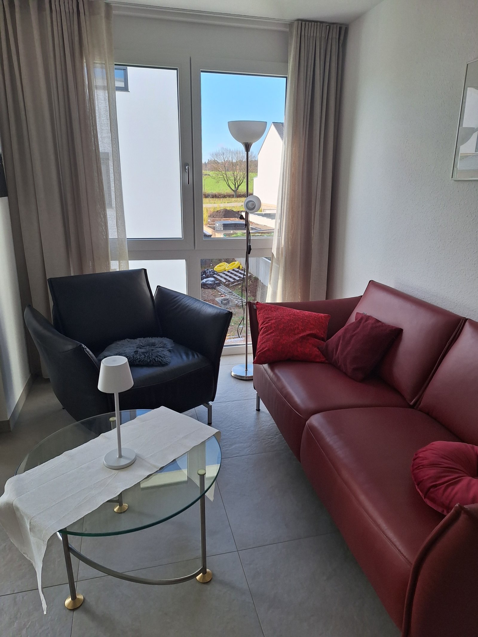 Hildrizhausen: Hildrizhausen: Neue  möblierte 2 Zi.-Whg. mit offener Küche 