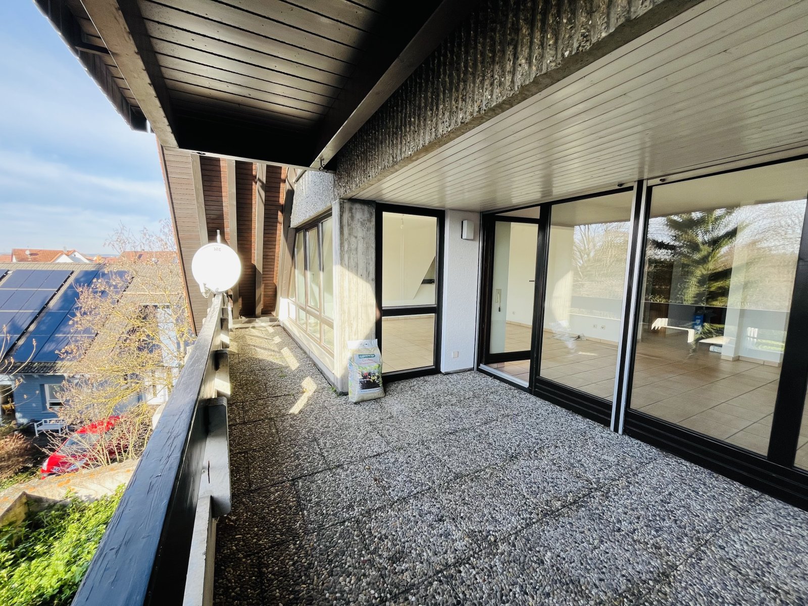 Gärtingen: Gärtingen-Rohrau: 3,5 Zimmer-DG-Wohnung mit SW-Balkon 