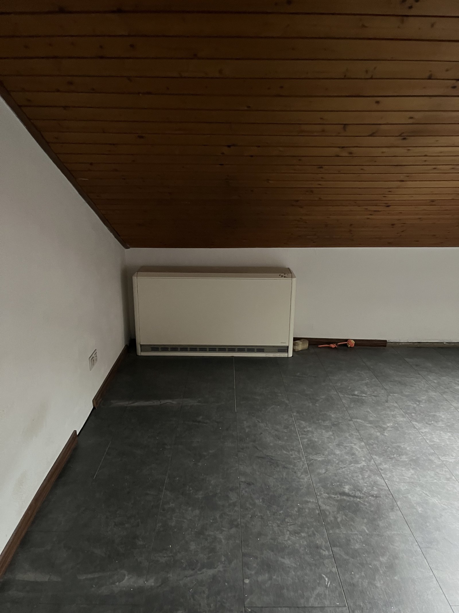 Sifi: 2 Zimmer - DG - Wohnung in ruhiger Lage