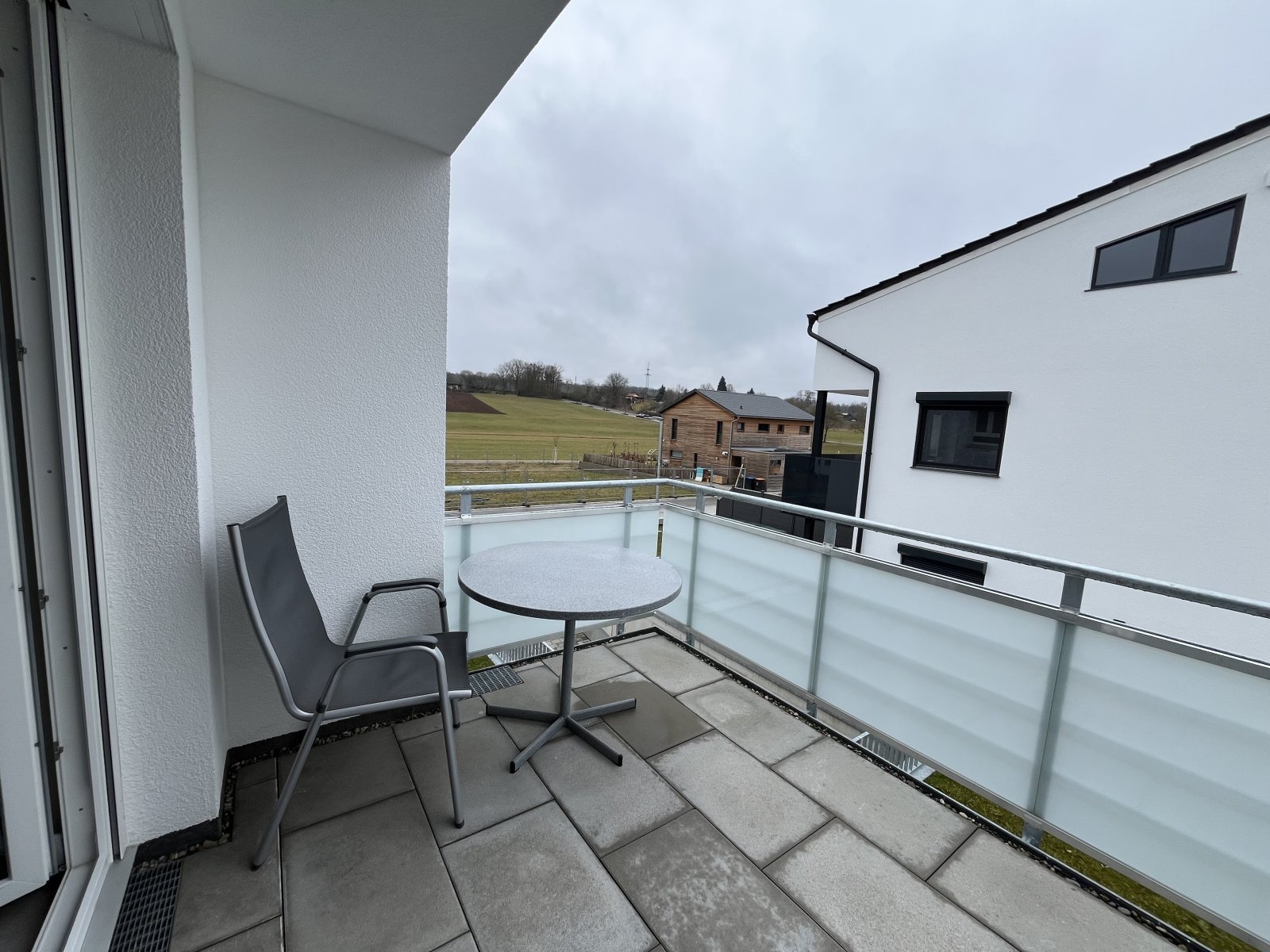 Hildrizhausen: Neue 2 Zi.-Whg. mit offener Küche