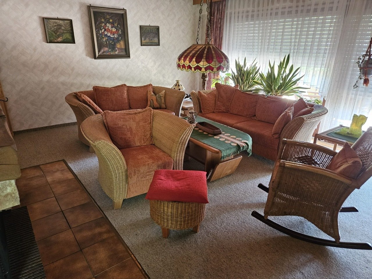 Sifi: Großzügiges 1-2 Familienhaus am Waldrand