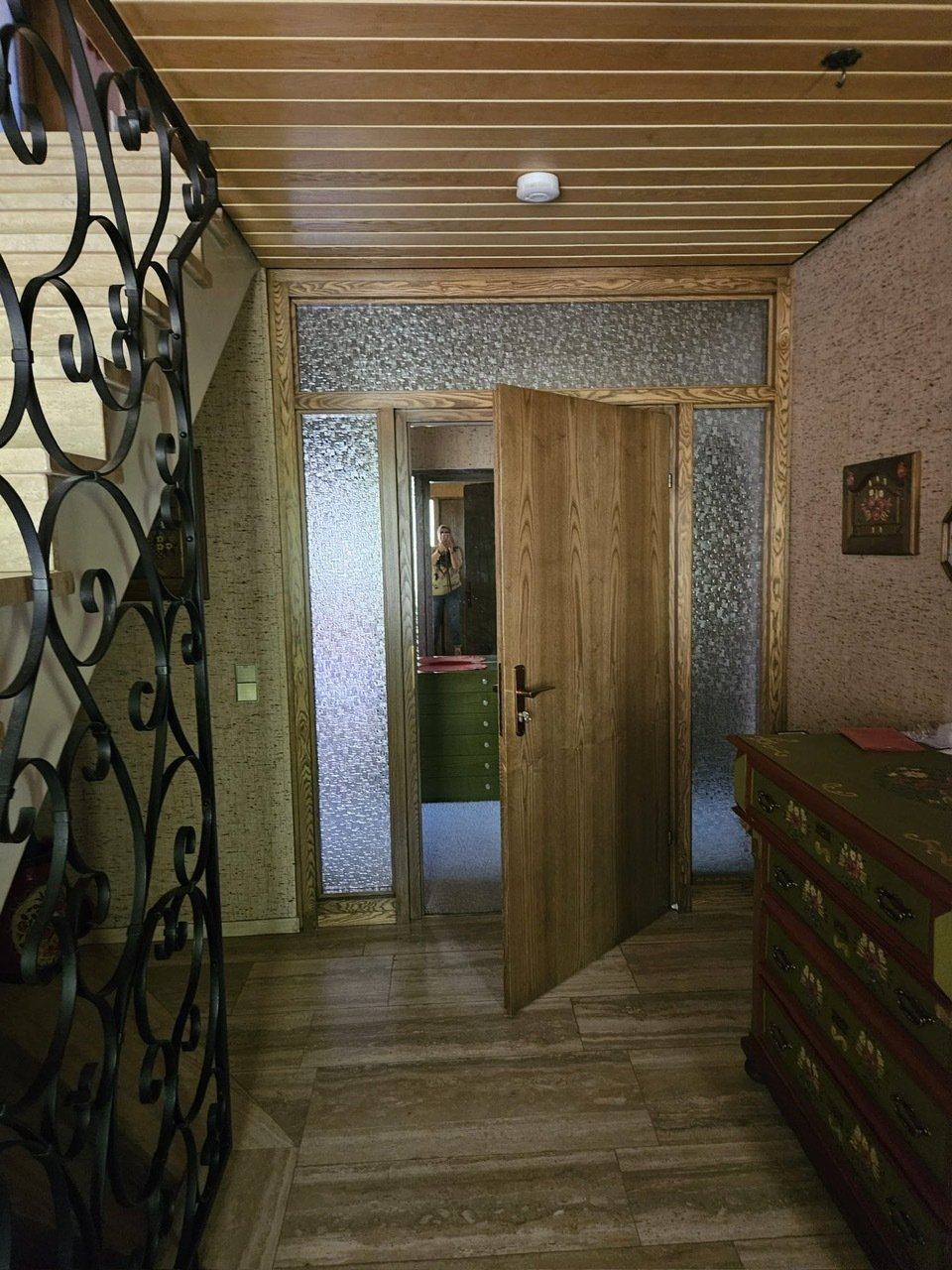 Sifi: Großzügiges 1-2 Familienhaus am Waldrand