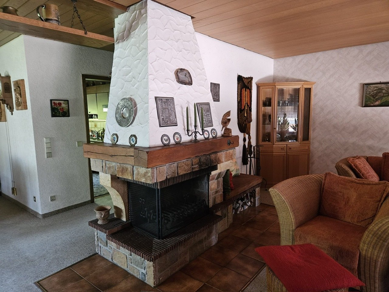 Sifi: Großzügiges 1-2 Familienhaus am Waldrand