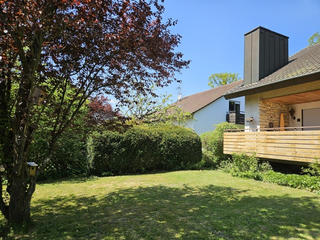 Sifi: Großzügiges 1-2 Familienhaus am Waldrand