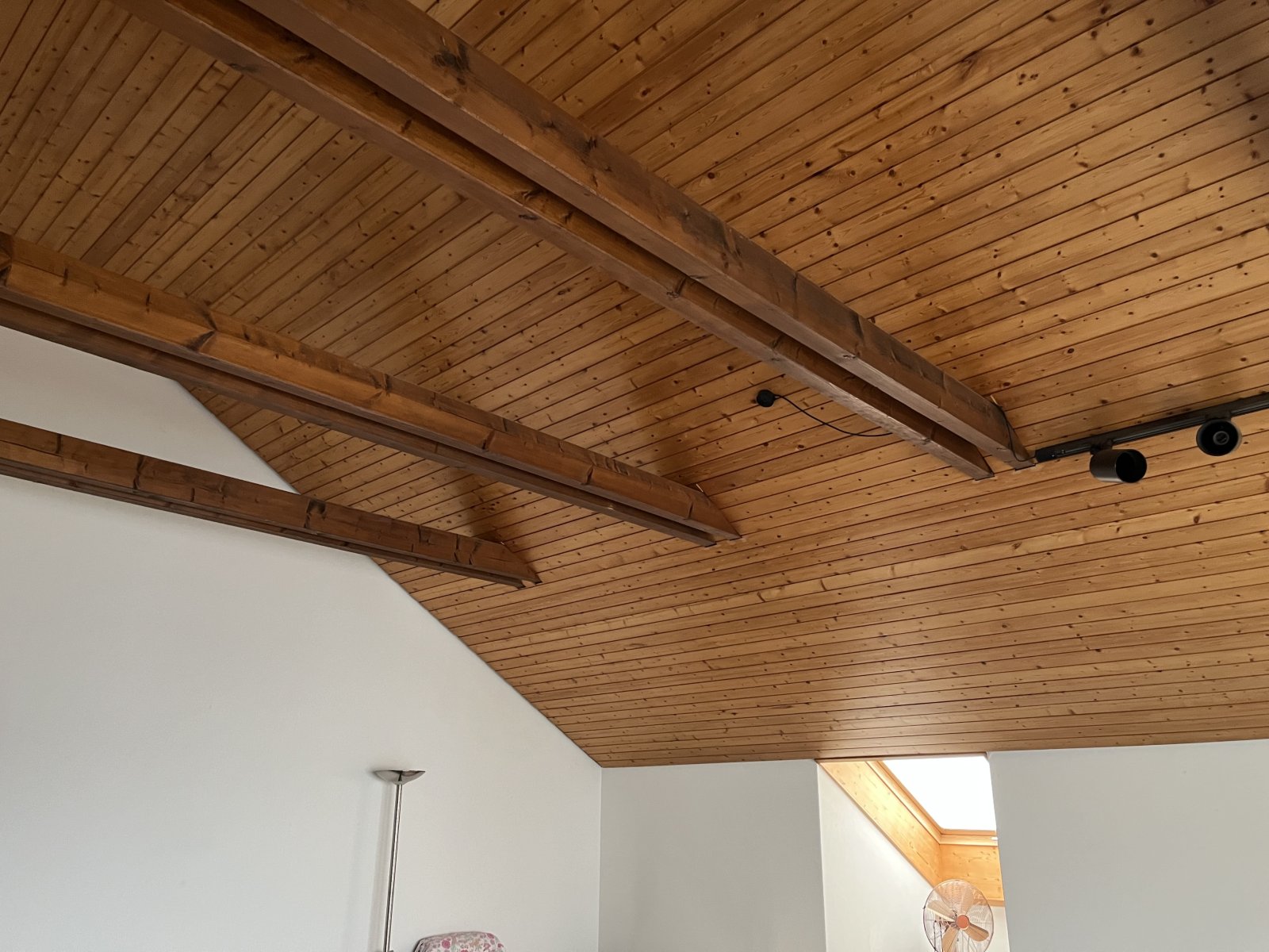 Sifi: Großzügiges 1-2 Familienhaus am Waldrand