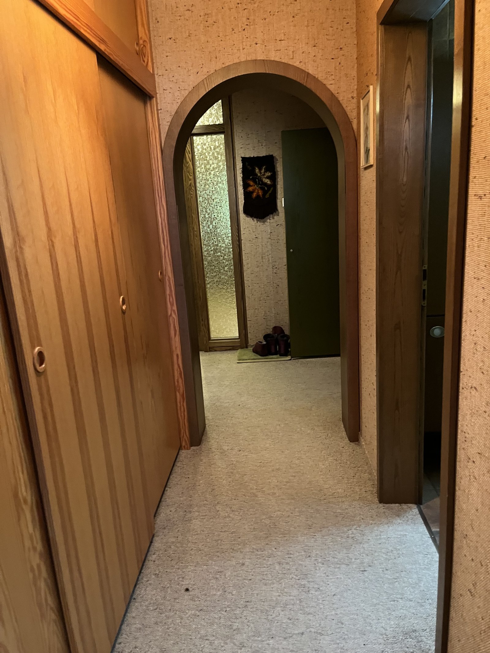 Sifi: Großzügiges 1-2 Familienhaus am Waldrand