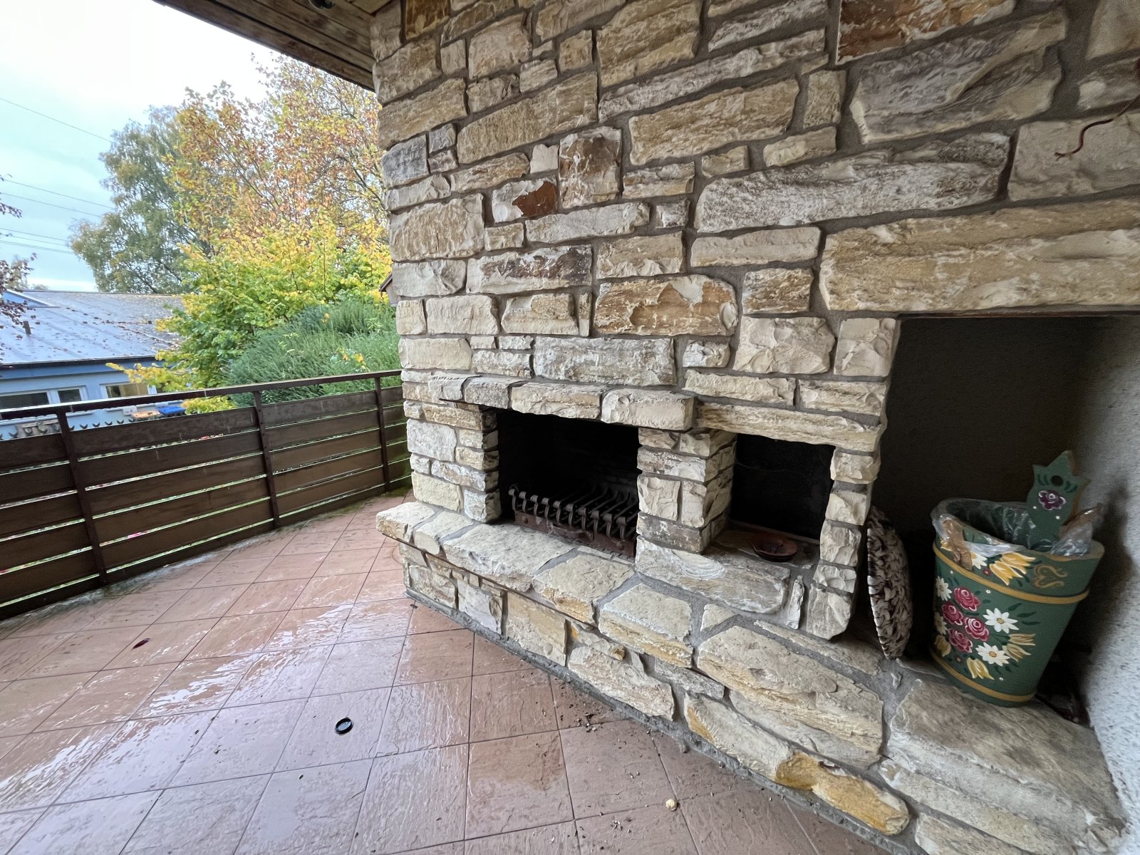 Sifi: Großzügiges 1-2 Familienhaus am Waldrand