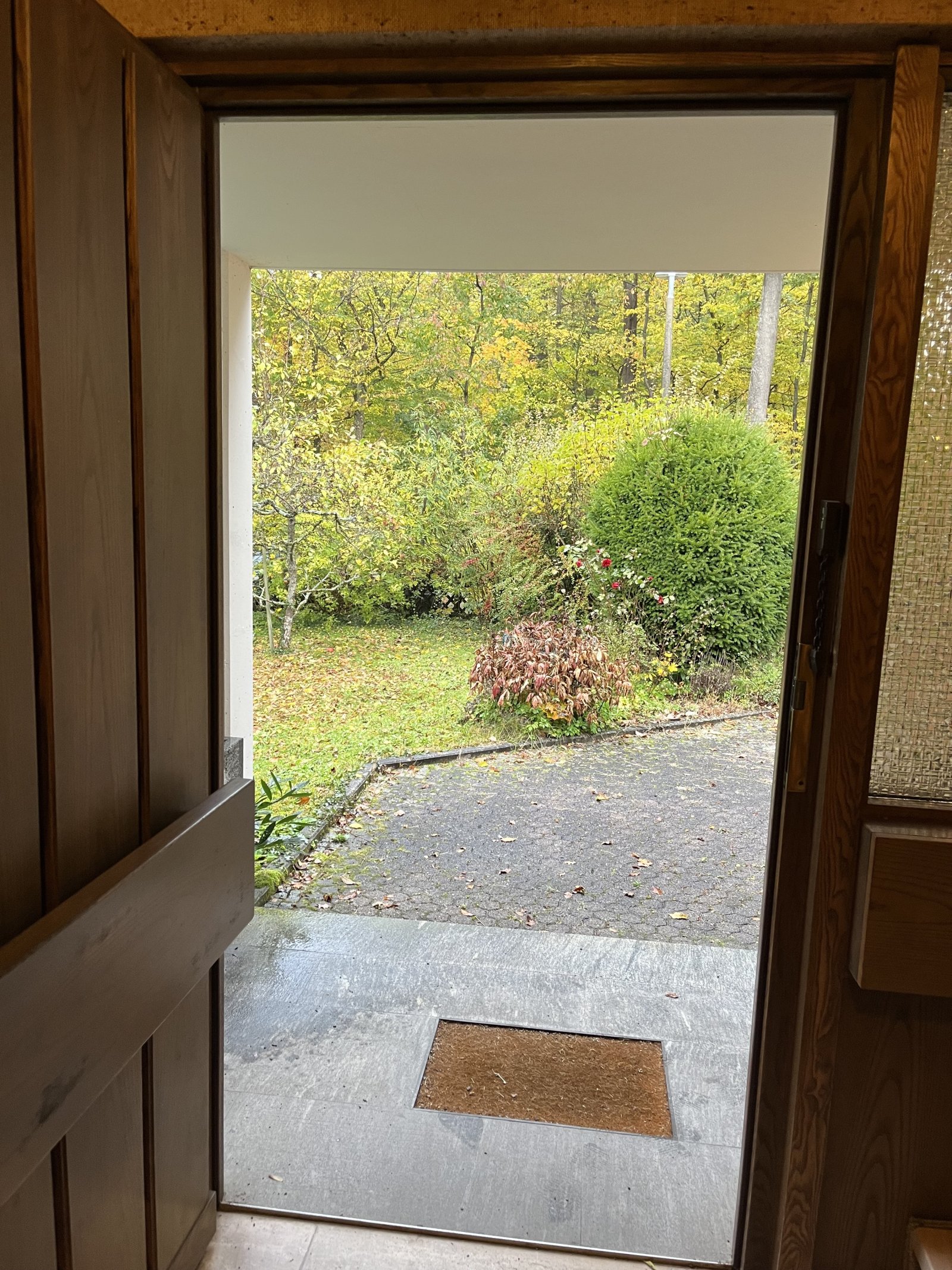 Sifi: Großzügiges 1-2 Familienhaus am Waldrand