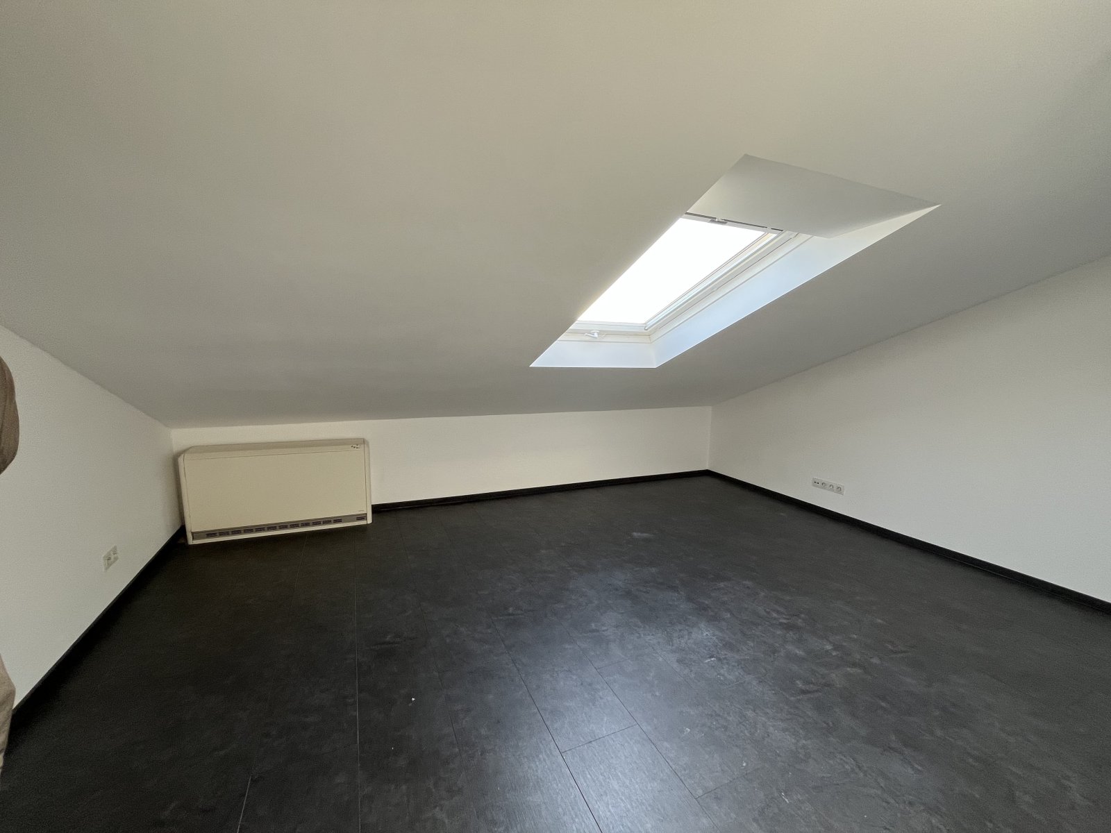 Sifi: 2 Zimmer - DG - Wohnung in ruhiger Lage