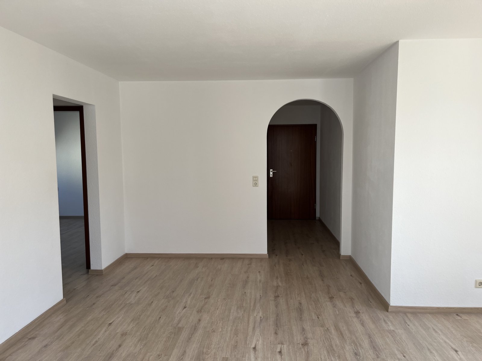 Gärtringen: Zentrale 2,5 ZW mit Balkon und TG-Stellplatz