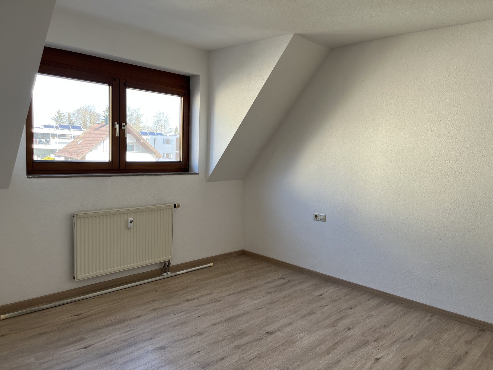 Gärtringen: Zentrale 2,5 ZW mit Balkon und TG-Stellplatz