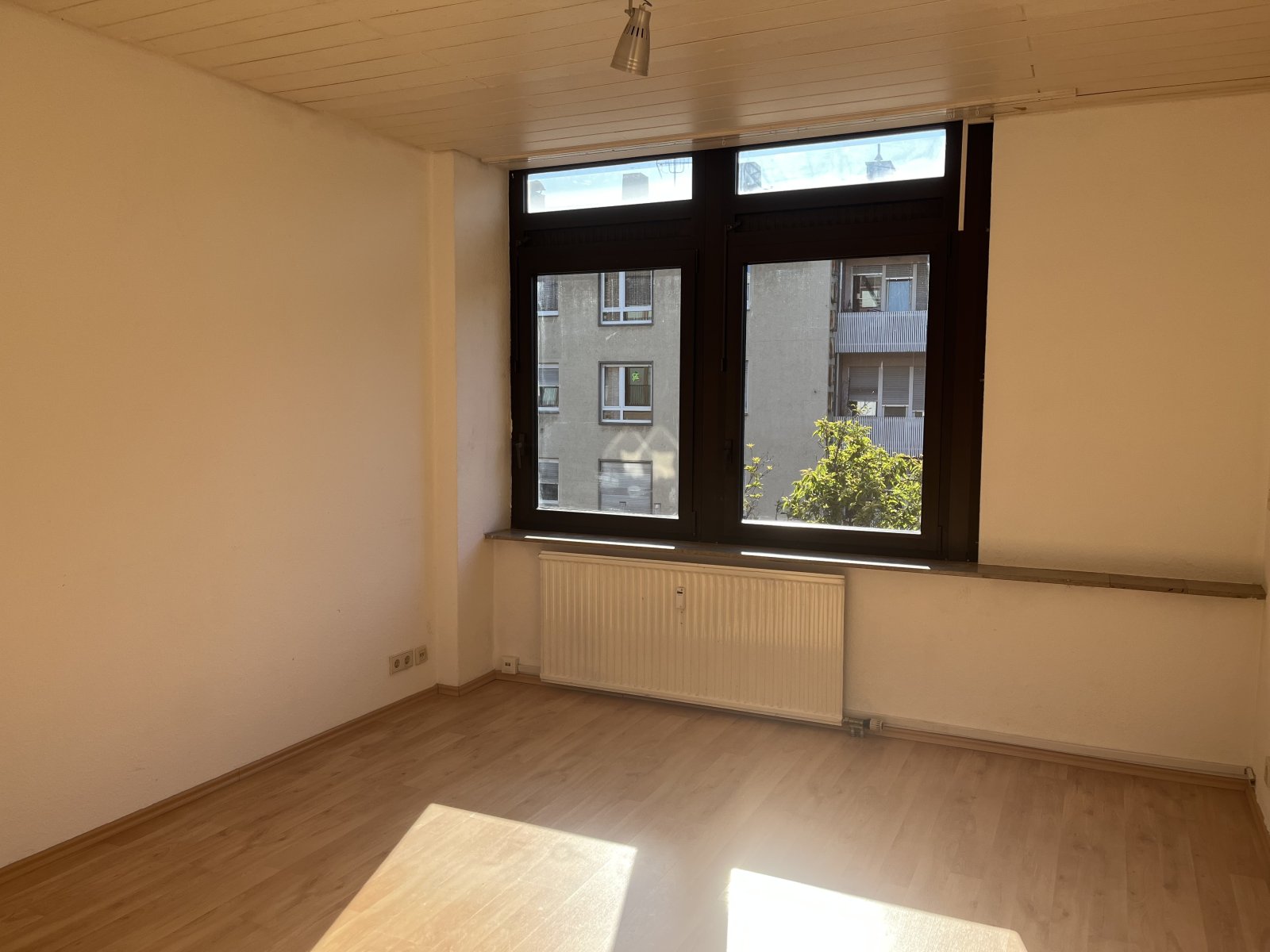 2-ZW mit Aufzug und sonnigem Balkon