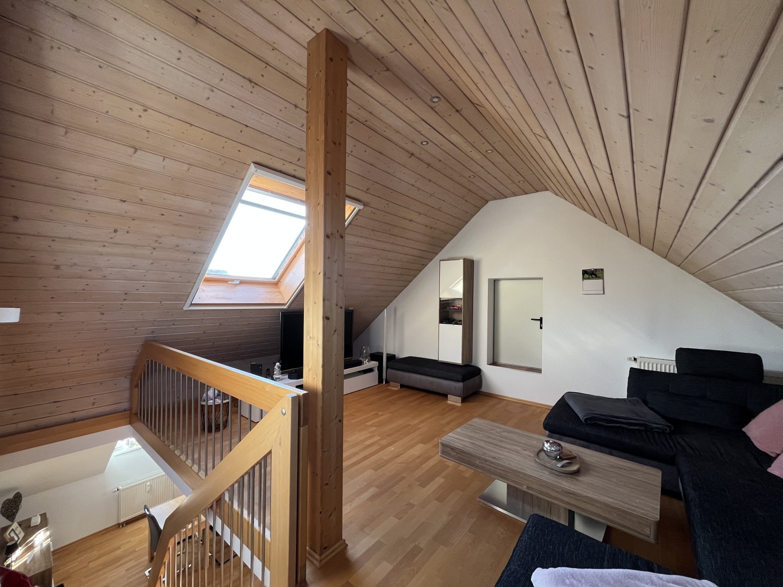 Ehningen: Sonnige 3.5 ZW-Maisonette mit Garage und Stellplatz