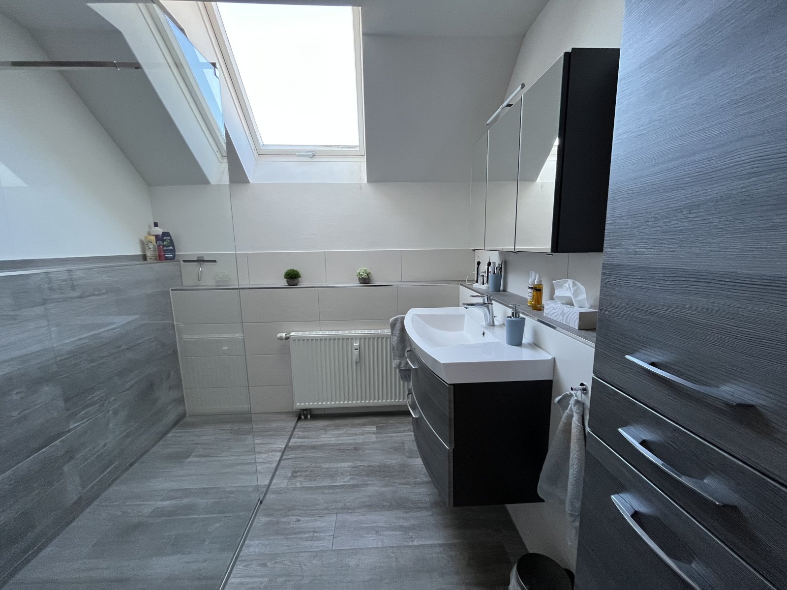 Ehningen: Sonnige 3.5 ZW-Maisonette mit Garage und Stellplatz