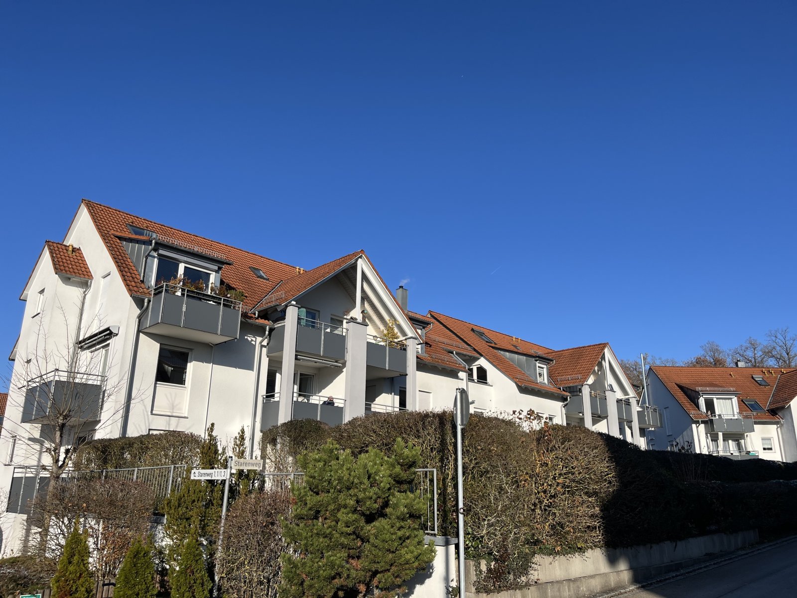 Ehningen: Sonnige 3.5 ZW-Maisonette mit Garage und Stellplatz