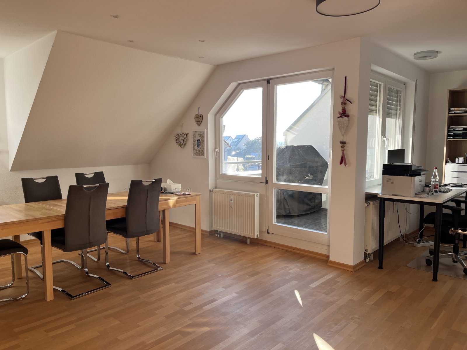 Ehningen: Ehningen: Sonnige 3.5 ZW-Maisonette mit Garage und Stellplatz 