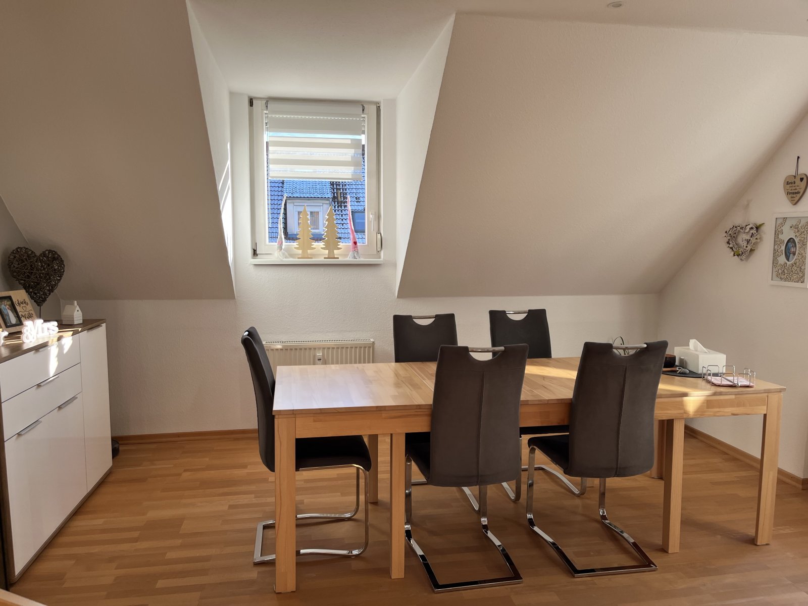 Ehningen: Sonnige 3.5 ZW-Maisonette mit Garage und Stellplatz