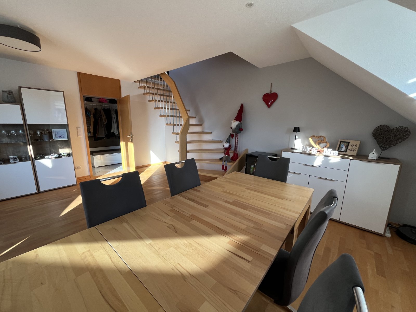 Ehningen: Sonnige 3.5 ZW-Maisonette mit Garage und Stellplatz