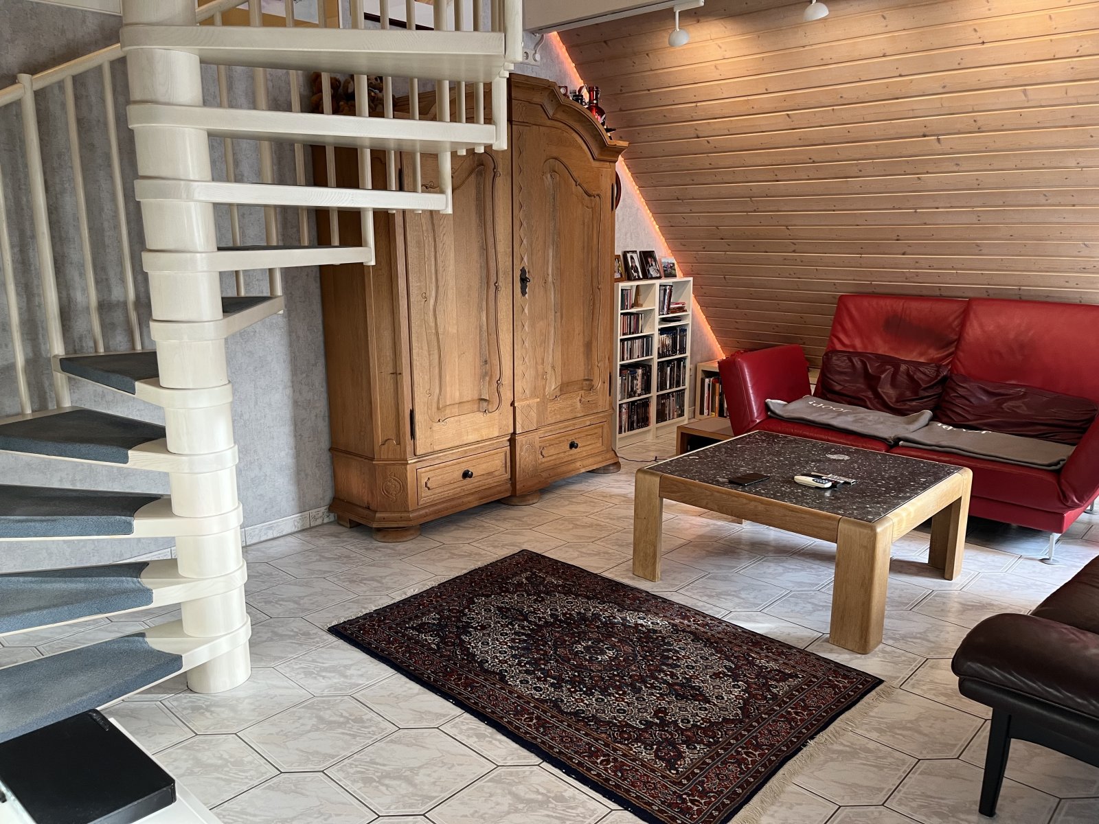 Aidlingen: Zentrumsnahe 2,5 Zimmer-Maisonettewohnung