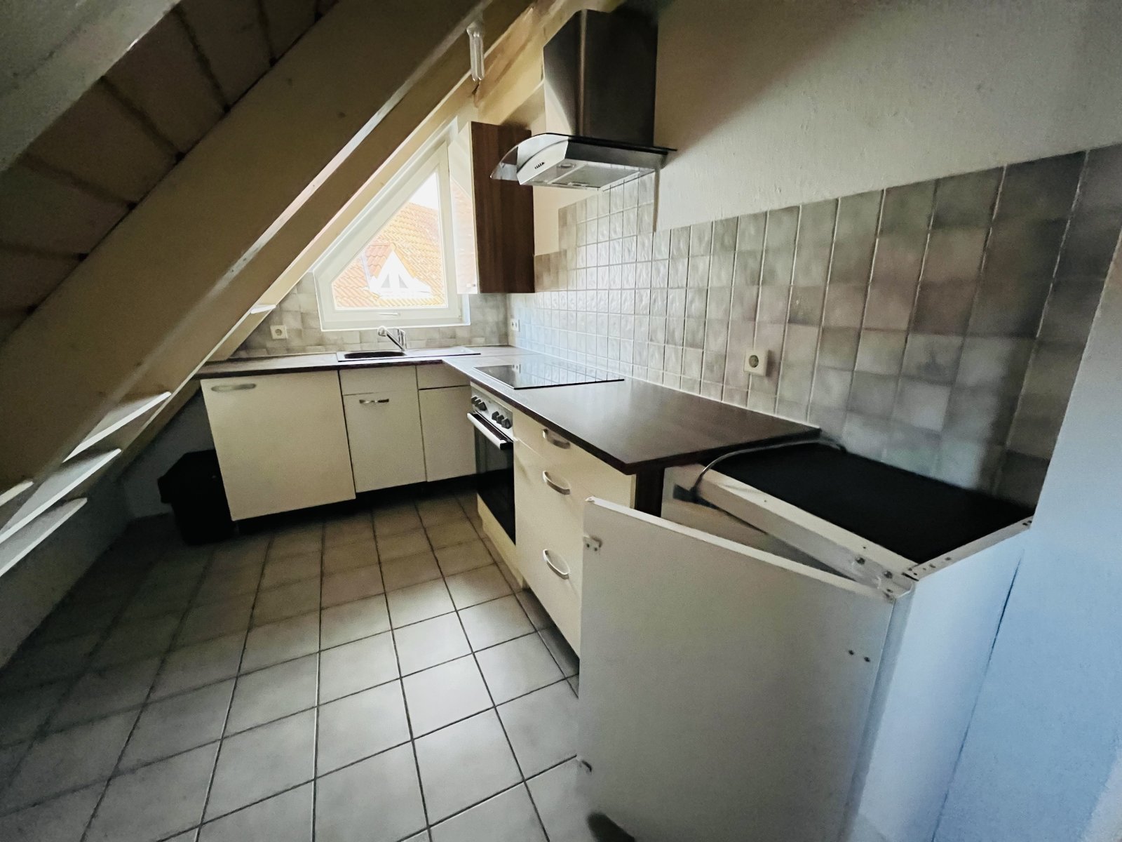 Aidlingen: Zentral gelegene und ruhige Maisonette-Wohnung