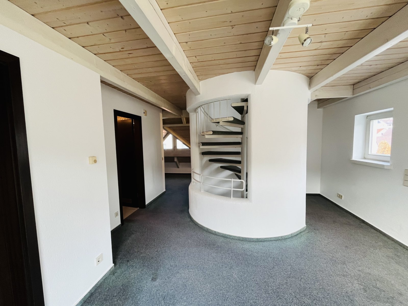 Aidlingen: Zentral gelegene und ruhige Maisonette-Wohnung