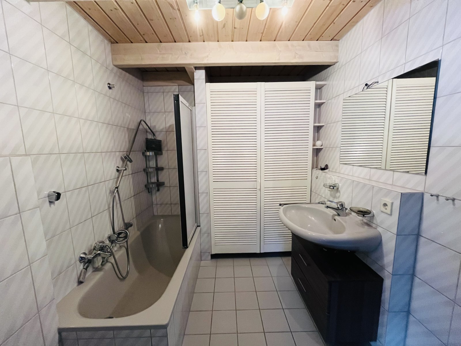 Aidlingen: Zentral gelegene und ruhige Maisonette-Wohnung