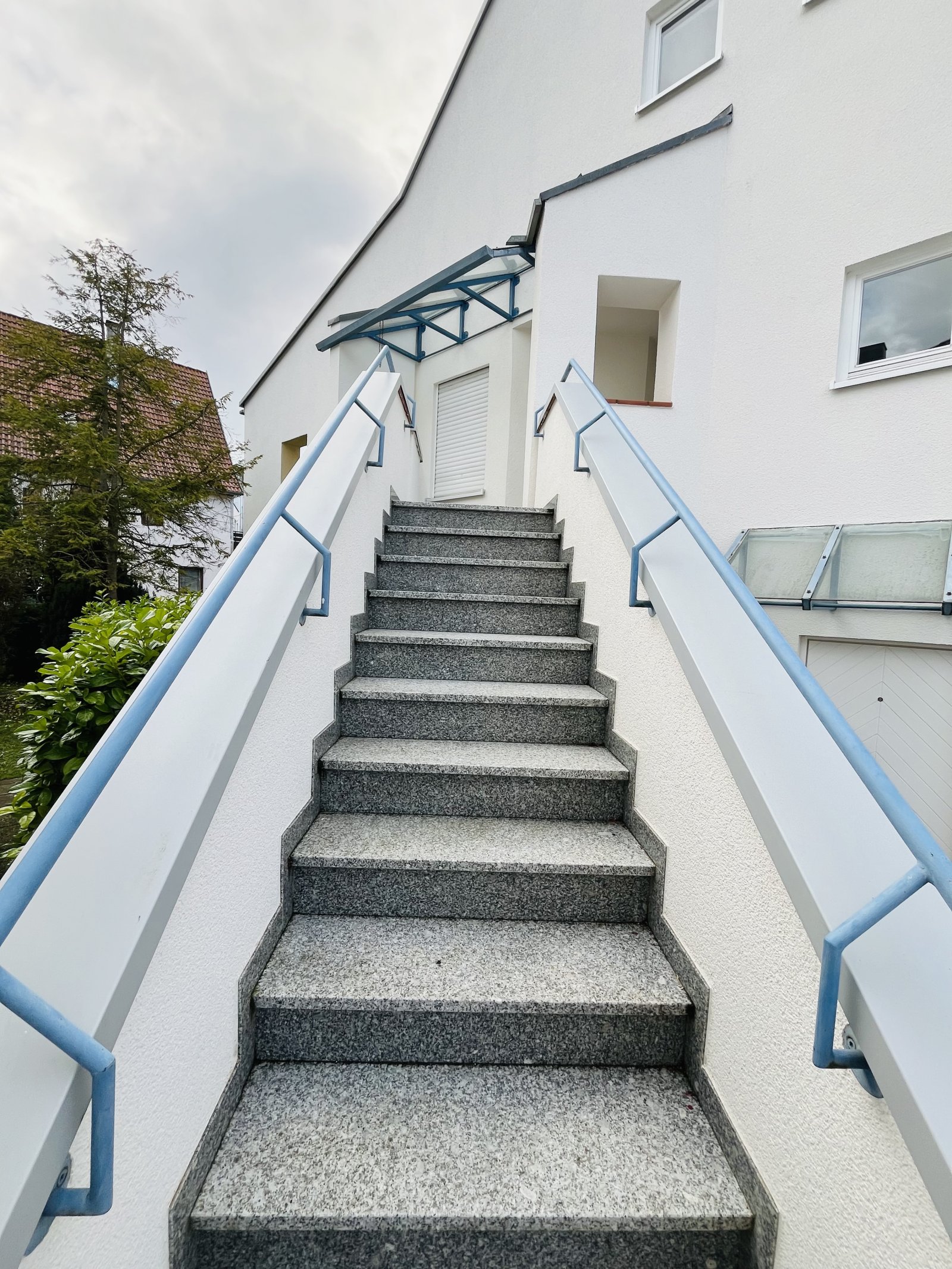 Aidlingen: Zentral gelegene und ruhige Maisonette-Wohnung