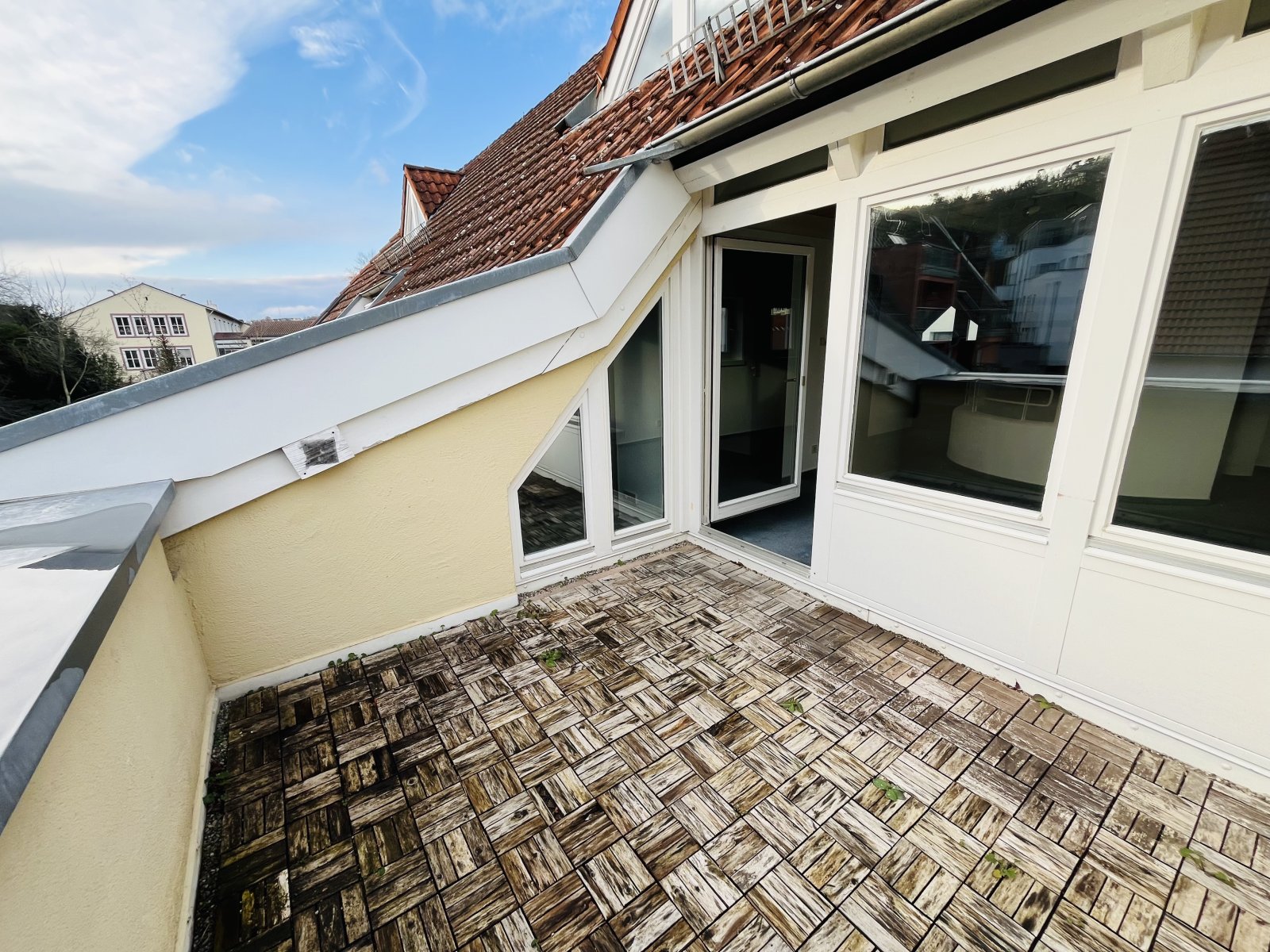 Aidlingen: Zentral gelegene und ruhige Maisonette-Wohnung