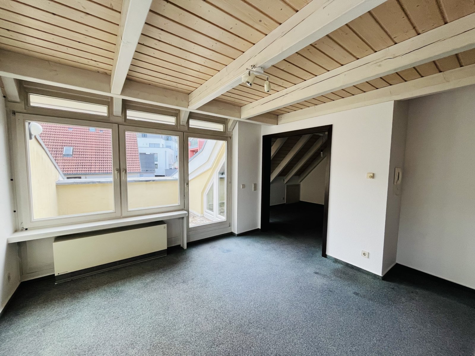 Aidlingen: Zentral gelegene und ruhige Maisonette-Wohnung