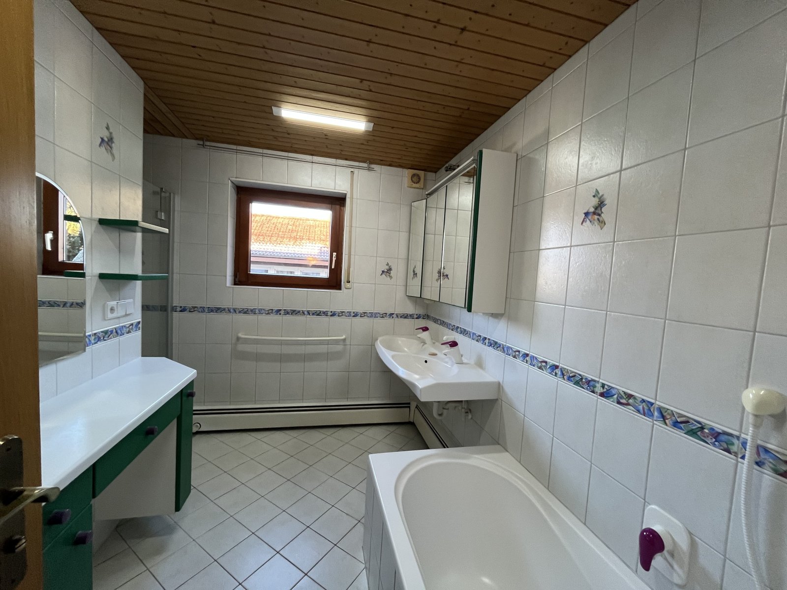 Aid.-Deufringen: Charmantes Einfamilienhaus mit ELW im Grünen 