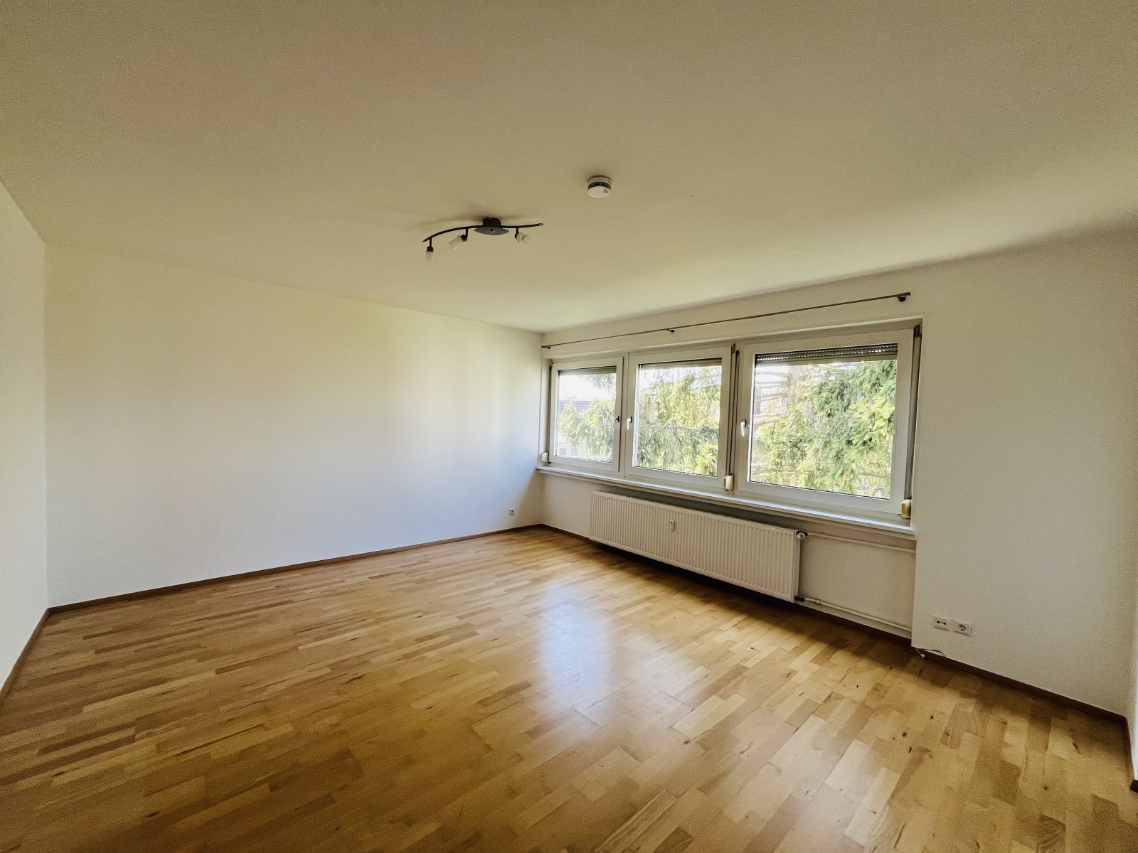 BB: ruhige zentral gelegene 1 ZW mit Stellplatz