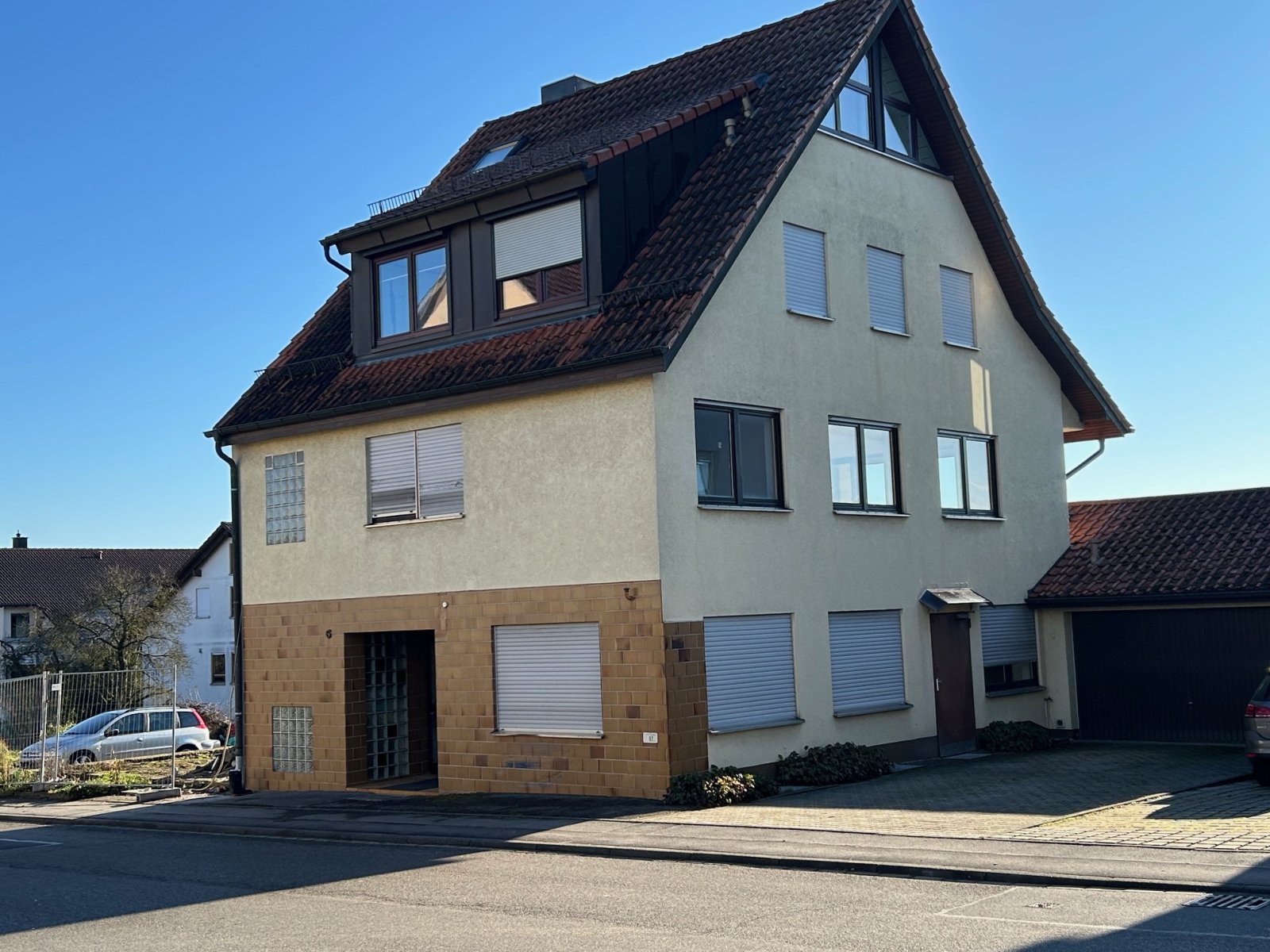 Herrenberg-Haslach: 2-3 Familienhaus mit Gewerbeeinheit 