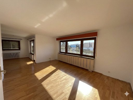 Aidlingen: Sonnige 4,5 ZW mit 2 Terrassen im Erdgeschoss  