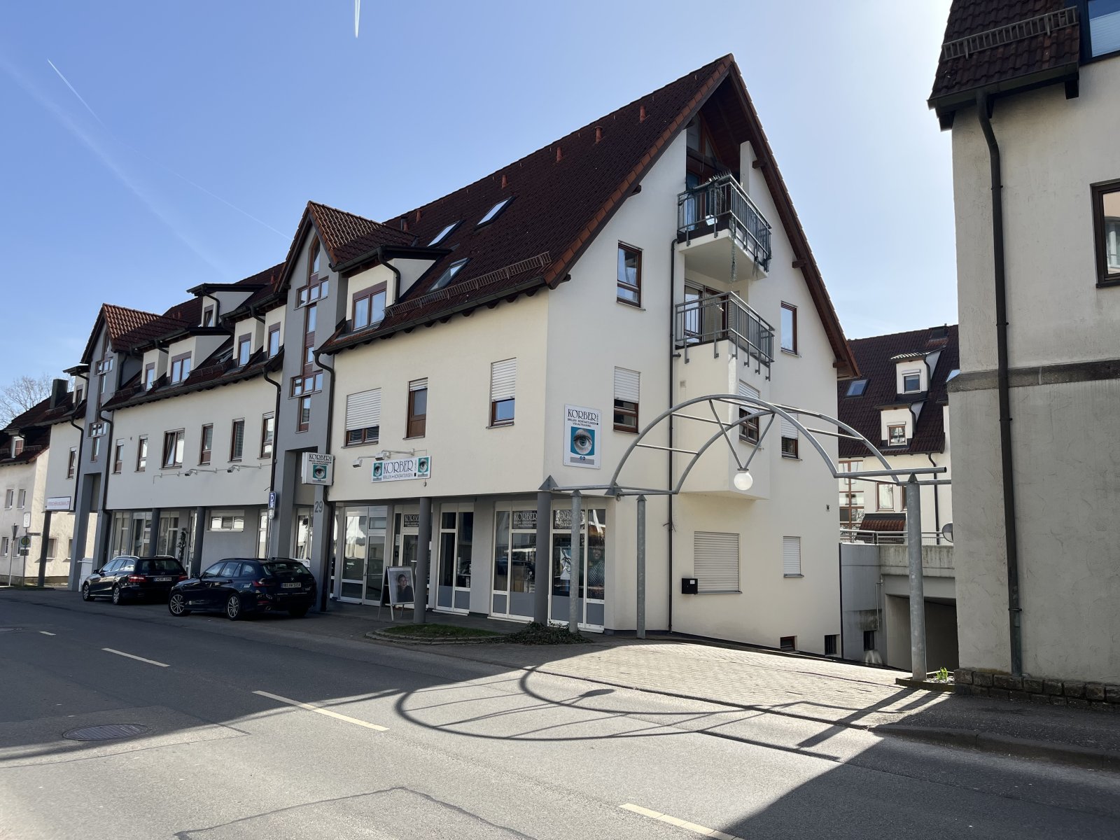 Gärtingen: Zentrale 2,5 ZW mit Balkon und TG-Stellplatz