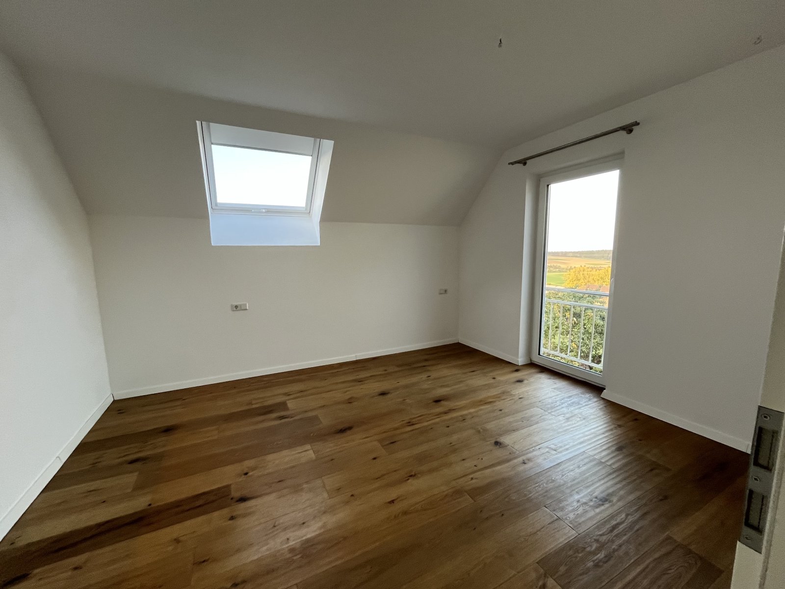 Simmozheim: Hochwertige 3 Zi-Maisonettenwohnung mit Südbalkon