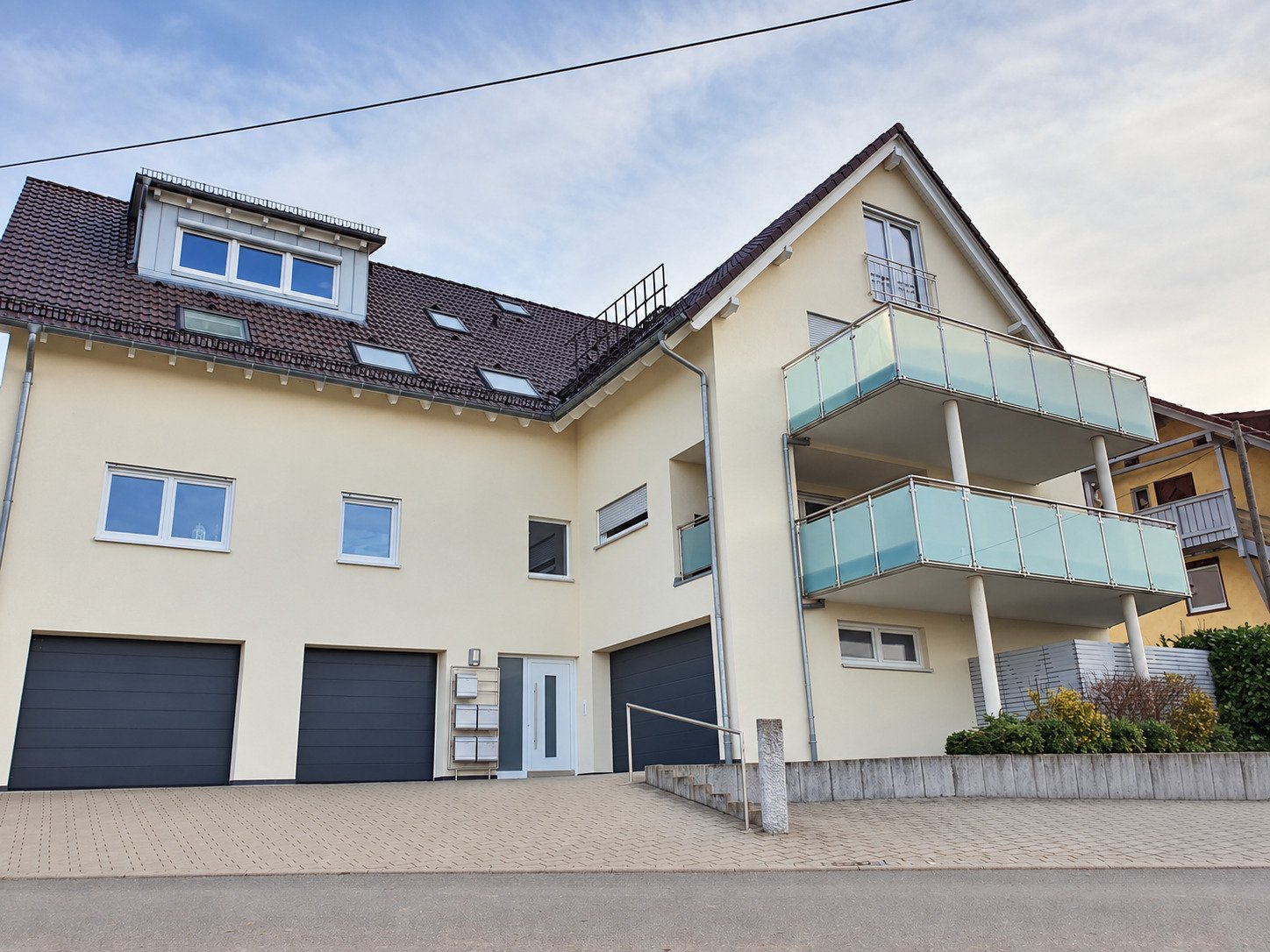 Simmozheim: Hochwertige 3 Zi-Maisonettenwohnung mit Südbalkon