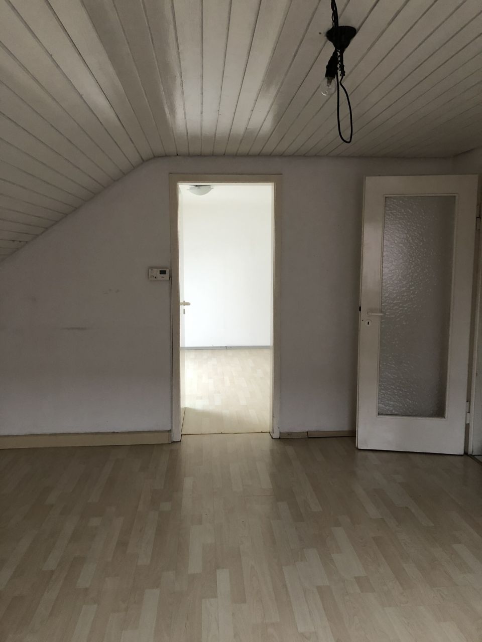 Sindelfingen:  2-Zimmer-DG-Wohnung ohne Balkon im Zentrum von Sindelfingen   Sindelfingen:  2-Zimmer-DG-Wohnung ohne Balkon im Zentrum von Sindelfingen