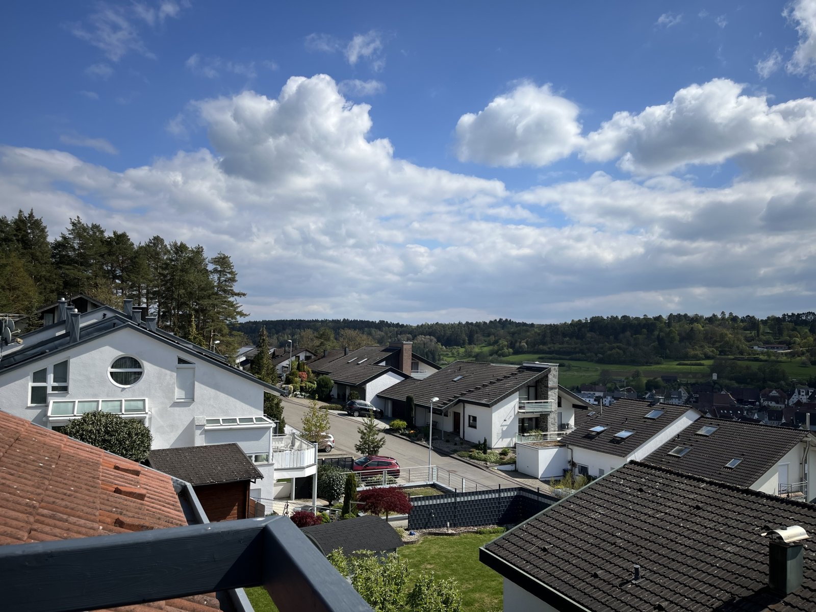 Aidlingen-Dachtel: Großzügige 2 Zimmer - Wohnung mit Ausblick über die Dächer von Aidlingen Dachtel  Aidlingen-Dachtel: Großzügige 2 Zimmer - Wohnung mit Ausblick über die Dächer von Aidlingen Dachtel