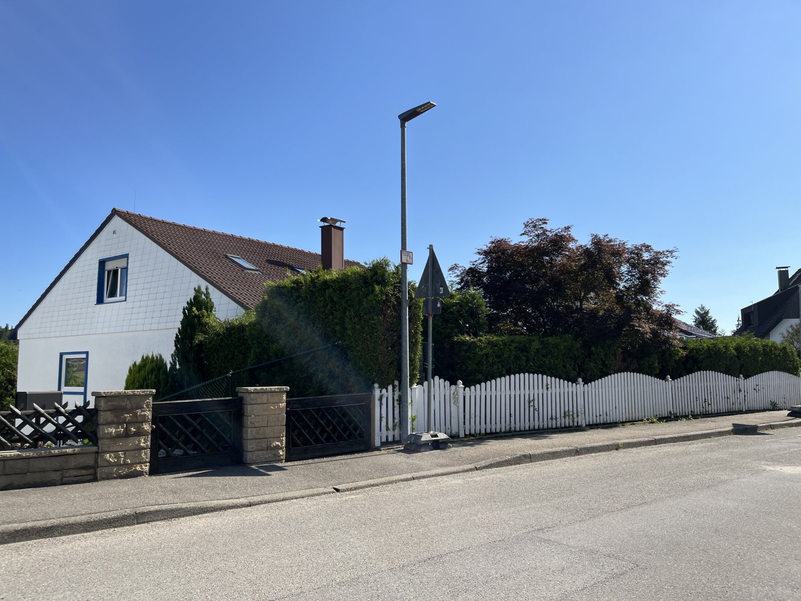 Aidlingen: VERMIETET: 1-2 Familienhaus in sonniger und zentraler Lage von Aidlingen 