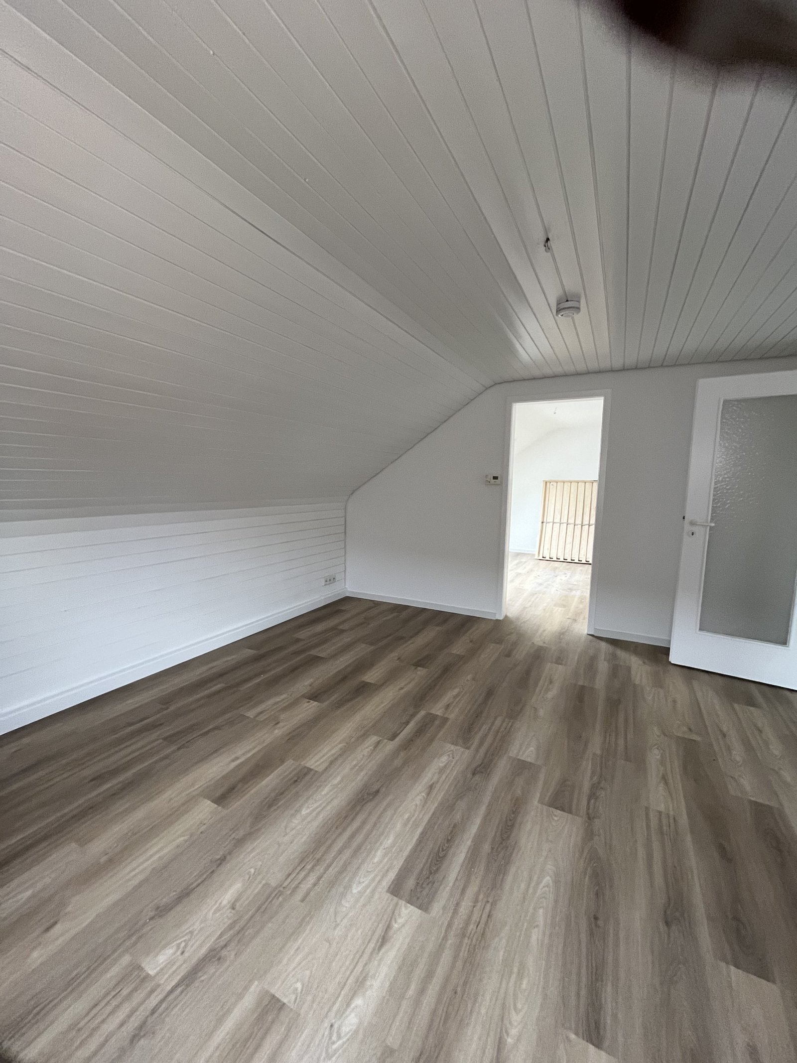 Wohnzimmer mit Blick zum Schlafzimmer Wohnzimmer mit Blick zum Schlafzimmer