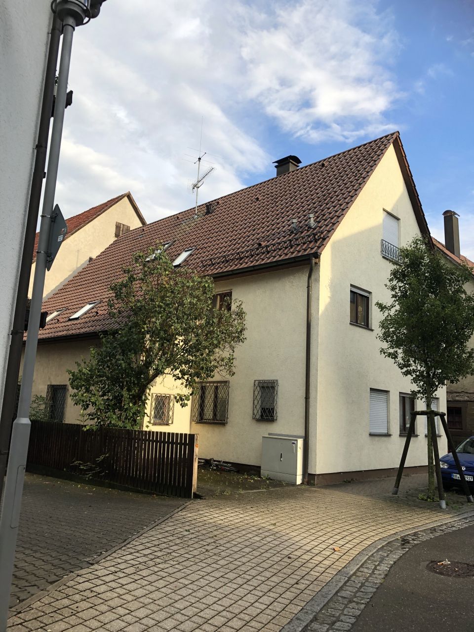 Renningen: 2-Familienhaus mit Gewerbeeinheit in zentraler Lage!  Renningen: 2-Familienhaus mit Gewerbeeinheit in zentraler Lage!